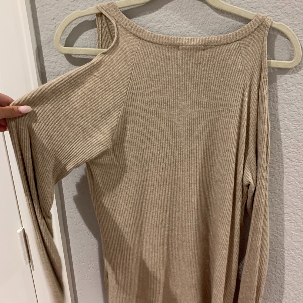Cold-Shoulder V-Neck Ribbed Sweater - Cream - Picture 4 of 4
